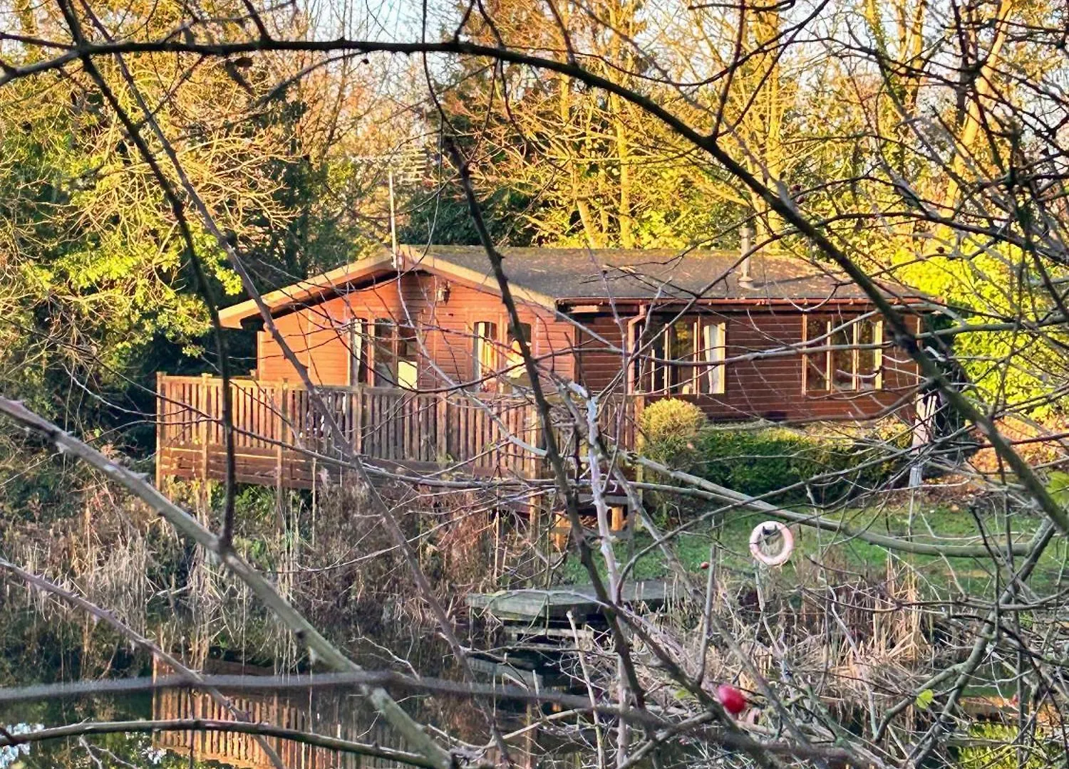 Allerthorpe 'Mallard' Secluded Fishermans Lodge