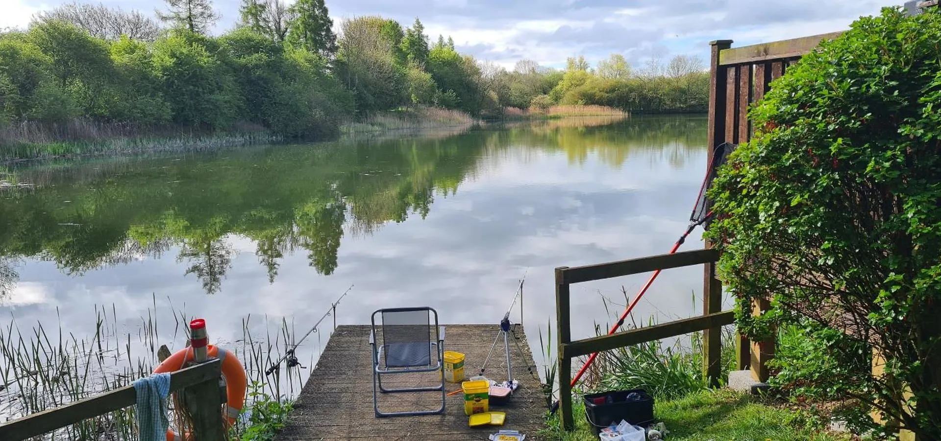 Allerthorpe 'Mallard' Secluded Fishermans Lodge