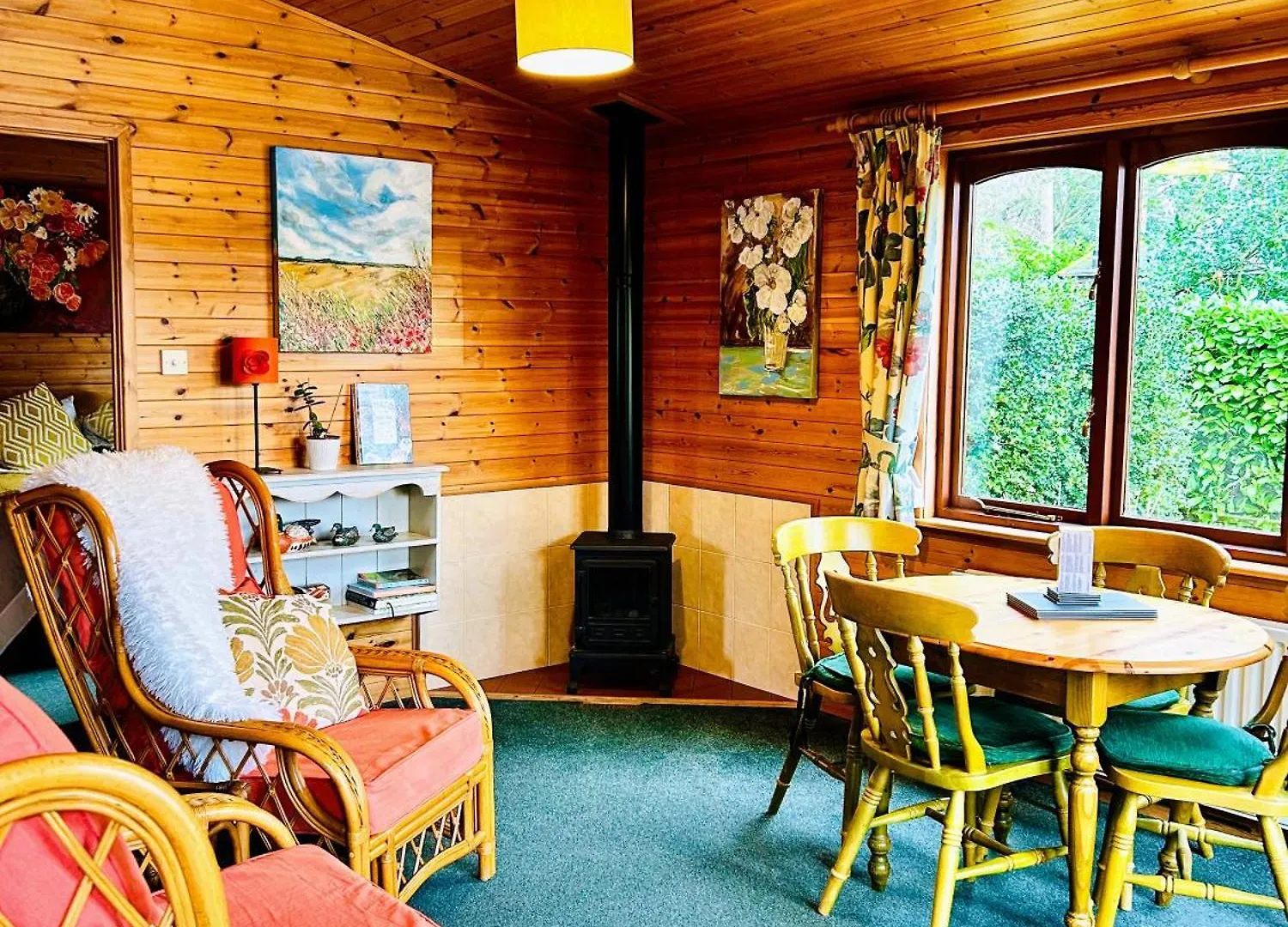 Allerthorpe 'Mallard' Secluded Fishermans Lodge
